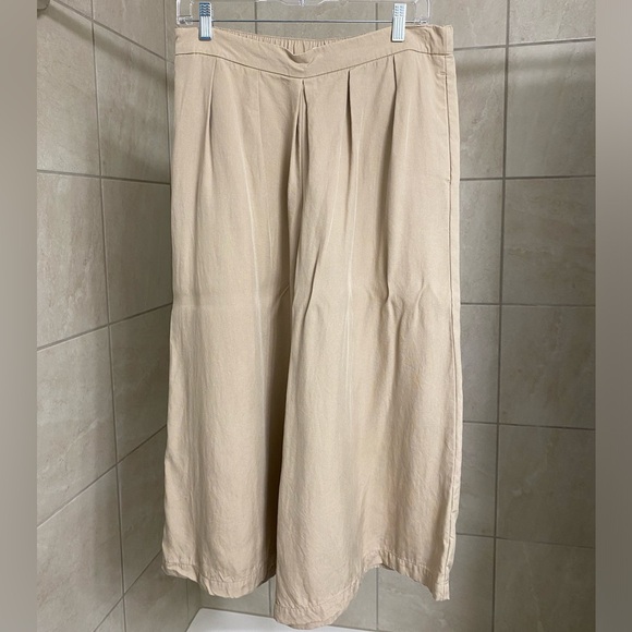 LOFT Pants - EUC Loft pull on pleated khaki wide leg pants, size Medium